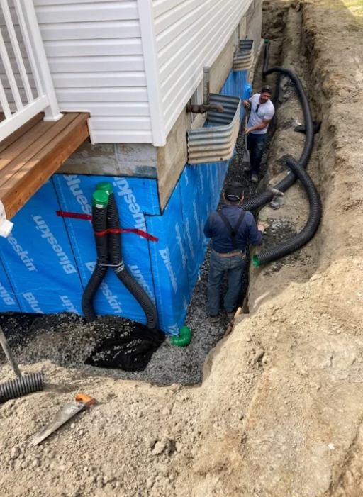 Avant - excavation en cours pour le drain français